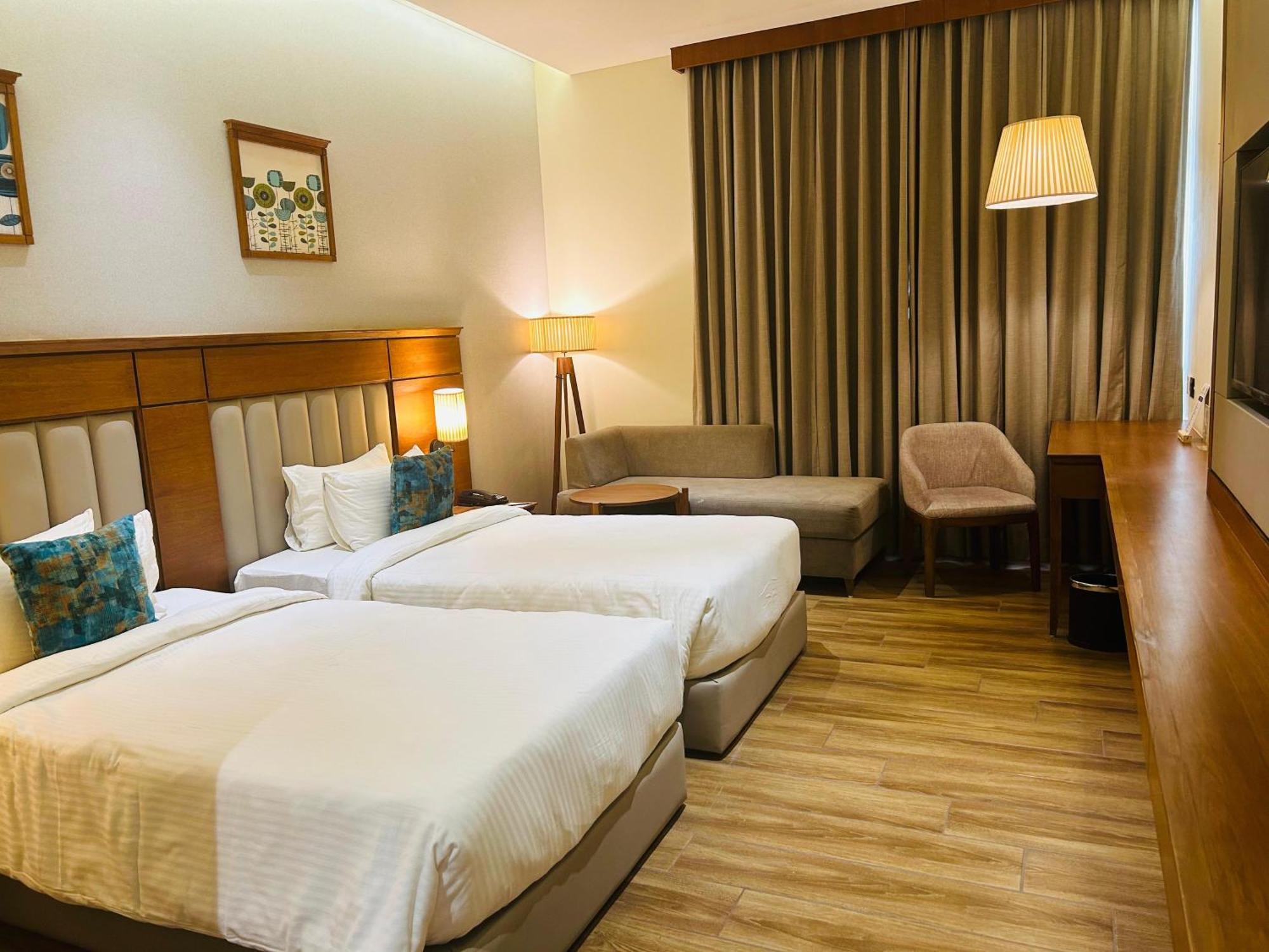 Hotel Sayaji Morbi Exterior foto